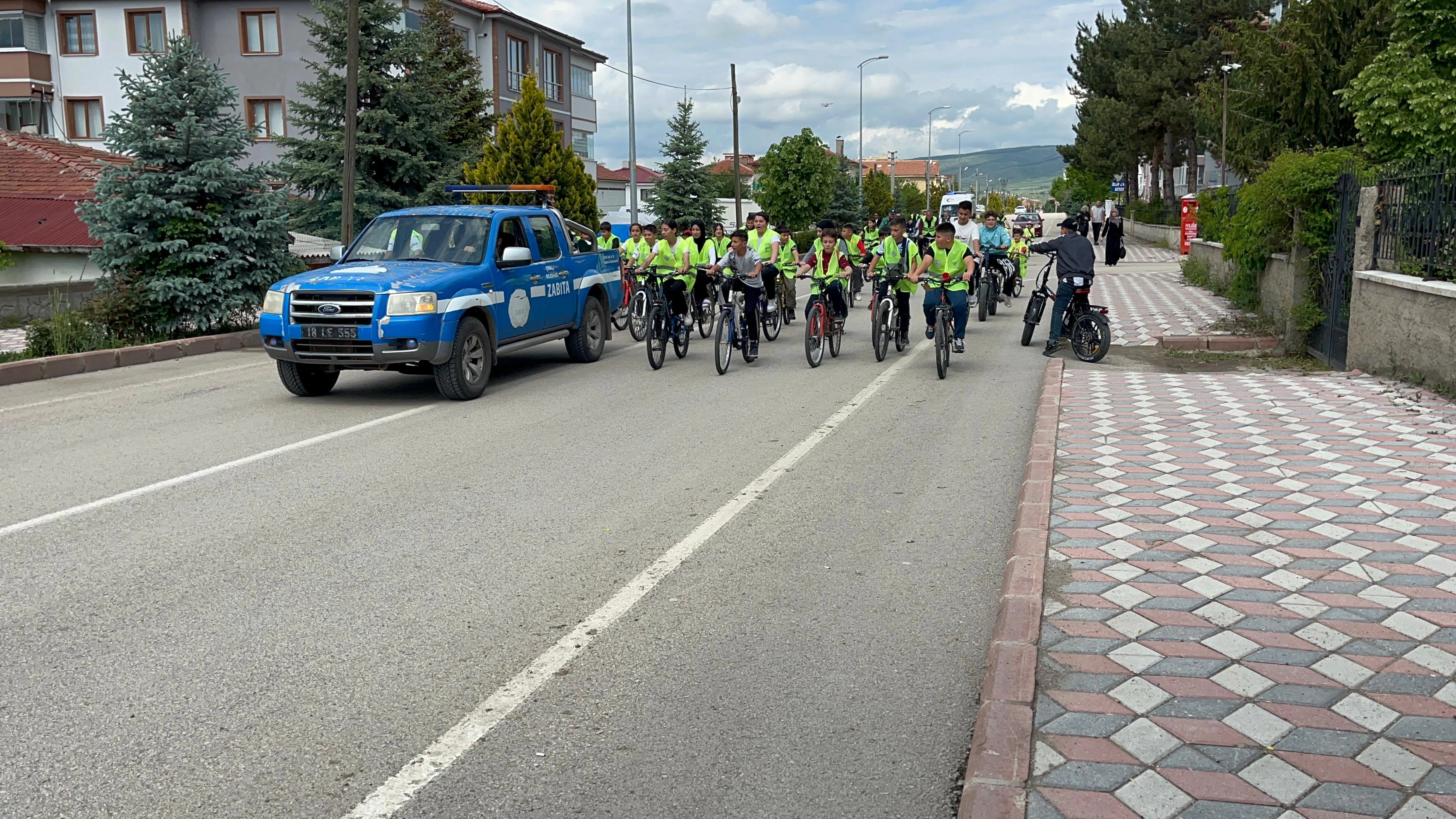 ÇERKEŞ'TE YEŞİLAY BİSİKLET TURU DÜZENLENDİ