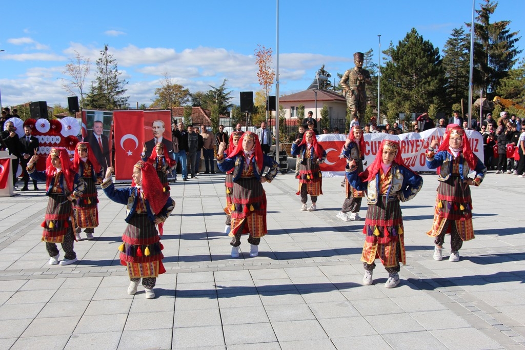CUMHURİYET BAYRAMI TÖRENLE KUTLANDI