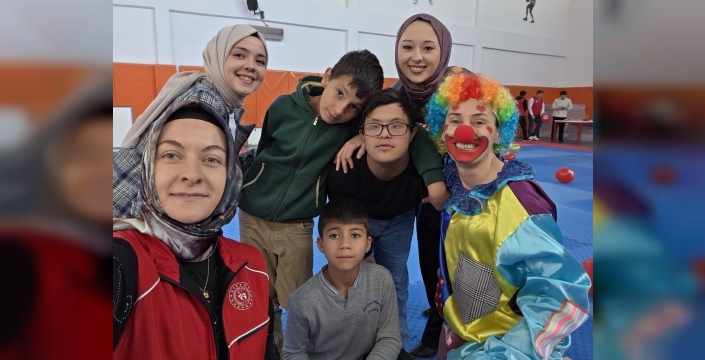 GENÇLİK MERKEZİ KAPILARINI ENGELLİ BİREYLERE AÇTI
